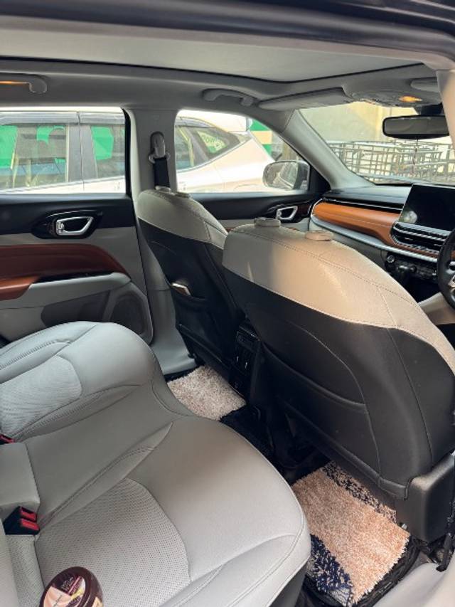 https://images10.gaadi.com/usedgaadi-sellcar/UsedCar/e5fe1c1fa/801ba84f-1fe7-4bd4-a064-d316b4793ad0.jpeg?imwidth=6401
