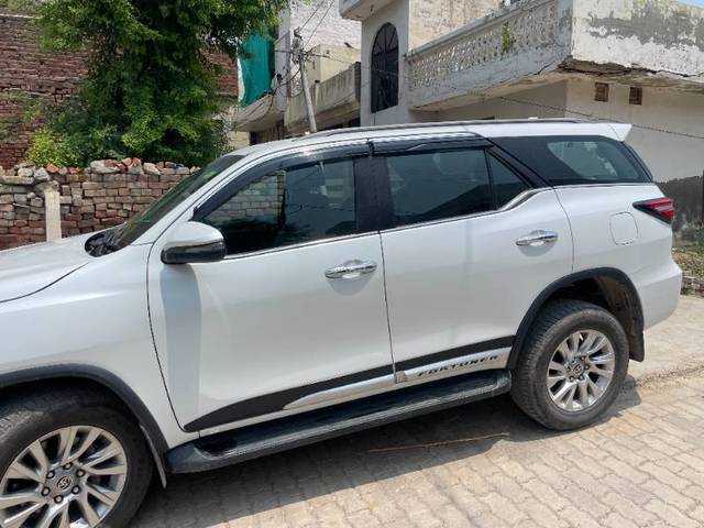 https://images10.gaadi.com/usedgaadi-sellcar/UsedCar/e5fe63bfa/a4ee16d1-256b-40aa-ae9e-408ca427ea4b.jpeg?imwidth=6401