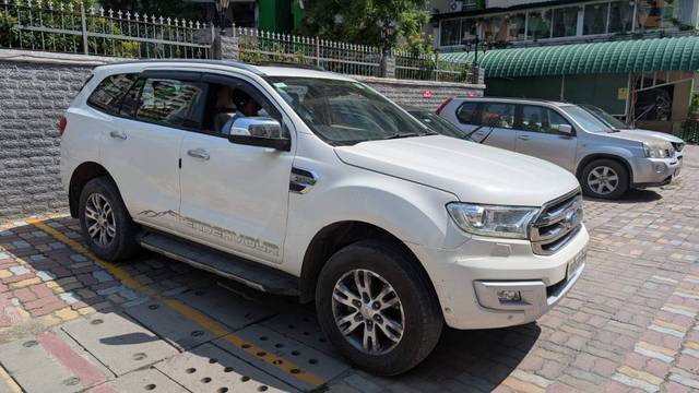 https://images10.gaadi.com/usedgaadi-sellcar/UsedCar/e5fe68c6a/096feef3-c9bc-4d48-aefb-62118cb72baa.jpeg?imwidth=6400
