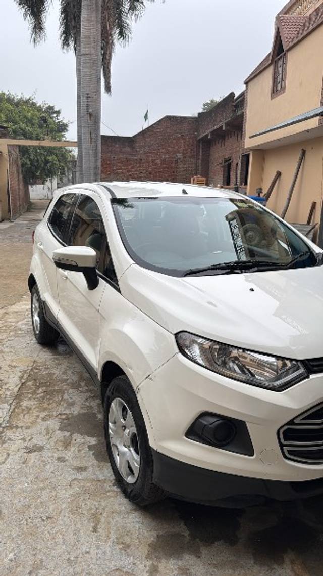 https://images10.gaadi.com/usedgaadi-sellcar/UsedCar/e5fea587a/8051a535-81cb-4db4-b78f-f4f00ea7ac61.jpeg?imwidth=6400