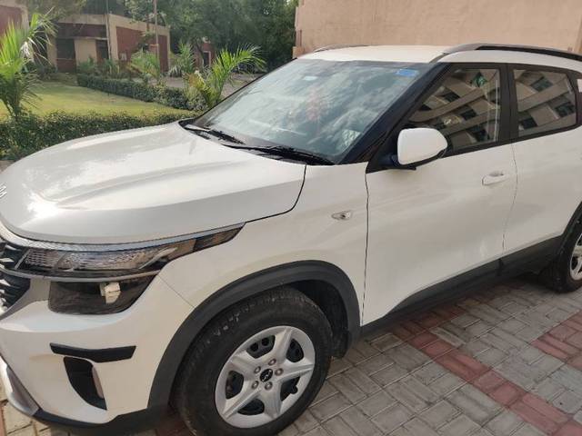 https://images10.gaadi.com/usedgaadi-sellcar/UsedCar/e5ff111ba/448598c7-b3a3-4edd-92e8-ac5e593386a9.jpg?imwidth=6400