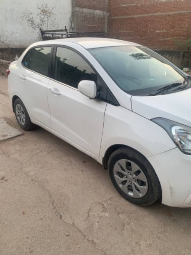 https://images10.gaadi.com/usedgaadi-sellcar/UsedCar/e5ff6e80a/7dbae79b-4a25-4c84-96de-11ea2caa890f.jpg?imwidth=6402