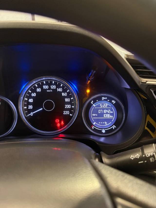 https://images10.gaadi.com/usedgaadi-sellcar/UsedCar/e5ff9805a/1aa27b13-f6f4-4c9b-9ec7-03b627b0dea5.jpeg?imwidth=6402