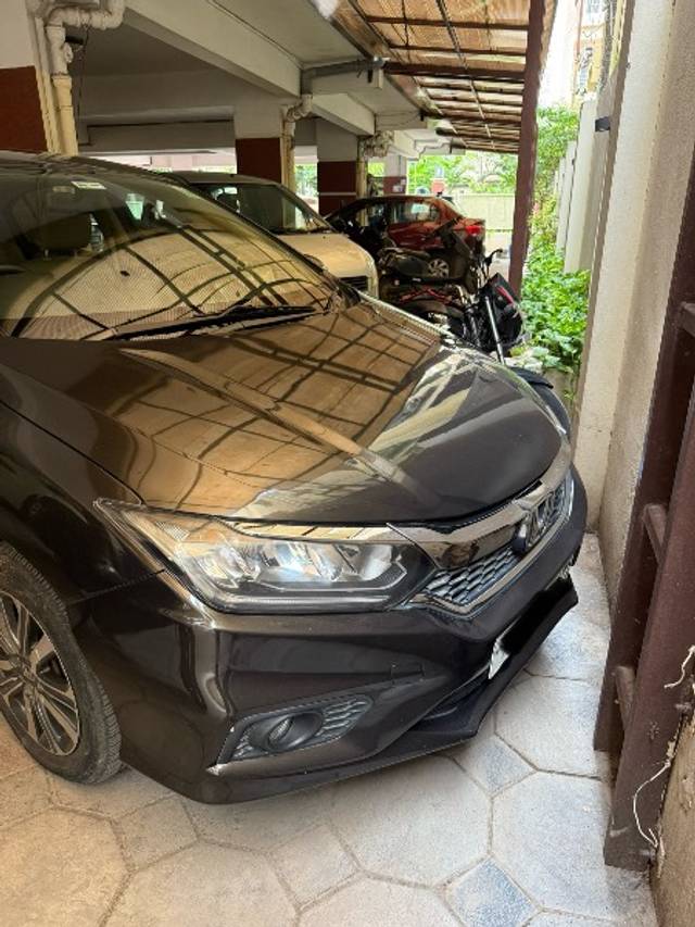 https://images10.gaadi.com/usedgaadi-sellcar/UsedCar/e5ff9805a/d729e121-0e12-40e6-94d6-eb74763aeae8.jpeg?imwidth=6400