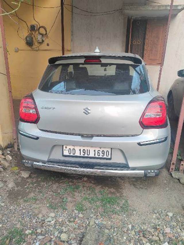 https://images10.gaadi.com/usedgaadi-sellcar/UsedCar/e5fff6aea/427bf0a5-a74f-49d6-a2f8-52bf8cf33171.jpg?imwidth=6400