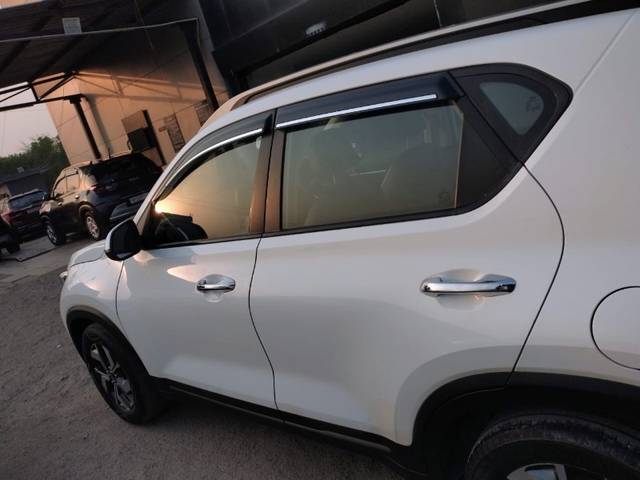https://images10.gaadi.com/usedgaadi-sellcar/UsedCar/e5fff7ffa/b9b22cd9-2621-4594-ae1d-d4bd261382c7.jpeg?imwidth=6402