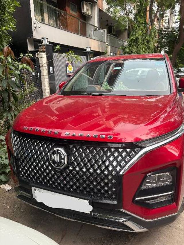 Second-hand 2024 MG Hector Plus Savvy Pro CVT 2023-2025 for sale in New Delhi