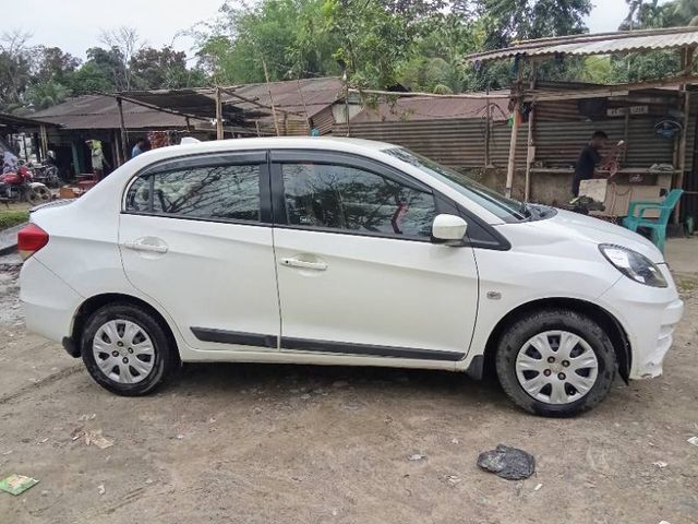 Honda Amaze S i-Vtech Second-hand 2014 Honda Amaze S i-Vtech for sale in Dhemaji