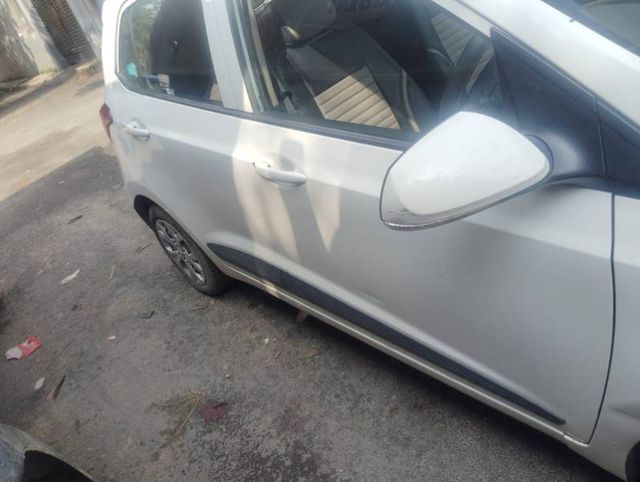 Second-hand 2016 Hyundai Grand i10 Sportz for sale in New Delhi
