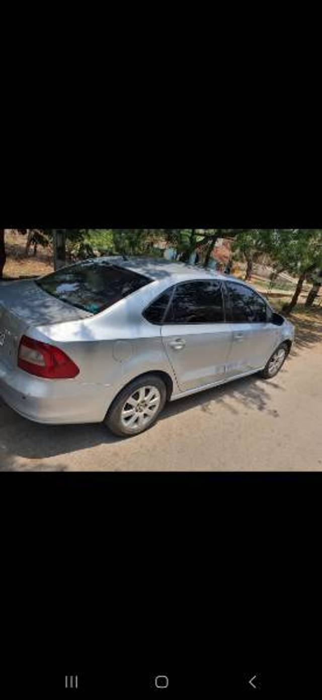 https://images10.gaadi.com/usedgaadi-sellcar/UsedCar/e67b213a-47f0-46b2-b882-1ab951390b03/27c8e9f5-17f4-428e-9c7f-577690c73d37.jpg?imwidth=6402