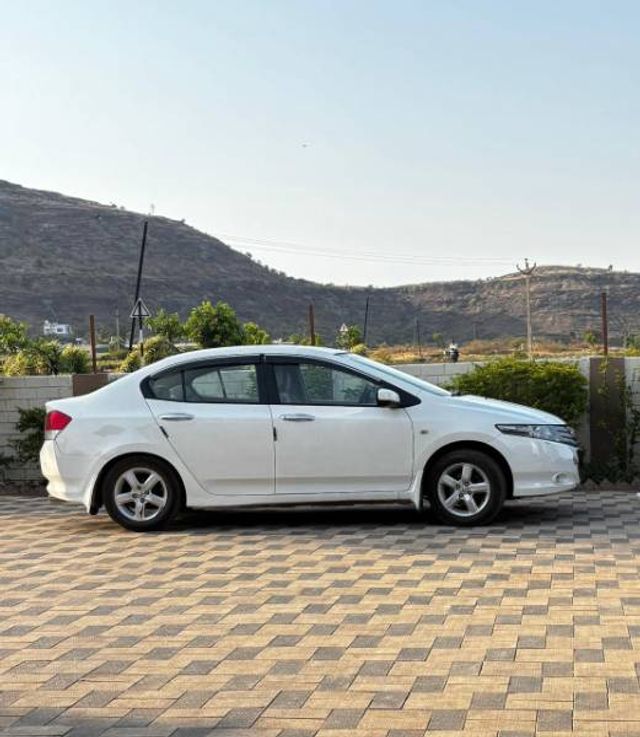 Honda City V AT Second-hand 2011 Honda City V AT for sale in Surat
