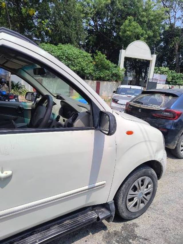 https://images10.gaadi.com/usedgaadi-sellcar/UsedCar/e6a965c5-5ee5-49e6-bc91-3f06bfac37dd/3b694556-2a21-46d1-90a5-0ad2d89f0bde.jpg?imwidth=6401