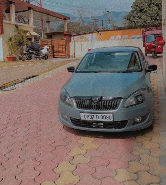 https://images10.gaadi.com/usedgaadi-sellcar/UsedCar/e6b50006-dfc2-450d-9e52-ffbee5ead762/b7ed2f4b-16c5-4597-805e-304e8e8b0a4c.jpeg?imwidth=6400