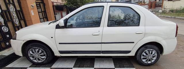 https://images10.gaadi.com/usedgaadi-sellcar/UsedCar/e6d045bf-e27b-4a87-8d8b-348f8ed630ca/cc635819-6b28-47f9-8193-0450d9212d6c.jpg?imwidth=6402