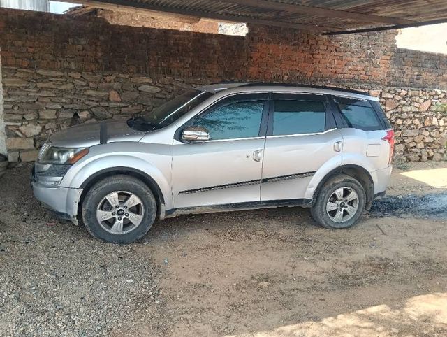 Mahindra XUV500 R W10 FWD Second-hand 2015 Mahindra XUV500 R W10 FWD for sale in Udaipur