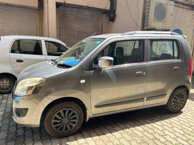 https://images10.gaadi.com/usedgaadi-sellcar/UsedCar/e7008ff9-d6b8-497e-8c2c-fe9535a6c540/81f44434-decb-4b3e-b6ab-656e2047be42.jpeg?imwidth=6402