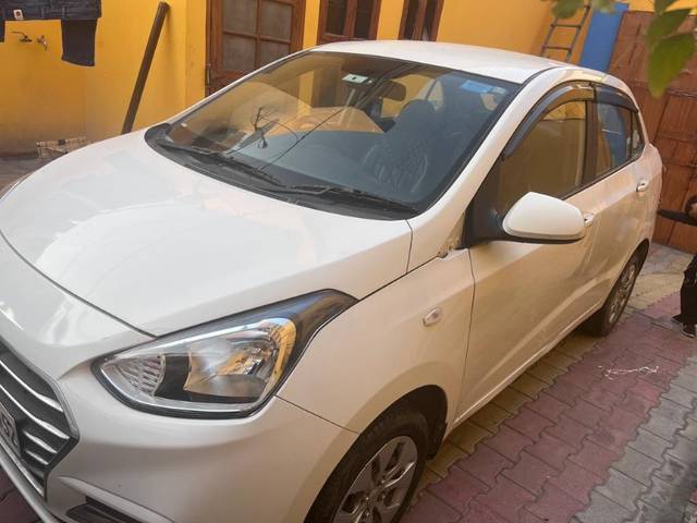https://images10.gaadi.com/usedgaadi-sellcar/UsedCar/e71cc555-e76e-452b-9469-29826da2026c/8c4d547b-b5a9-4dec-a814-f3d3213a01ab.jpeg?imwidth=6401