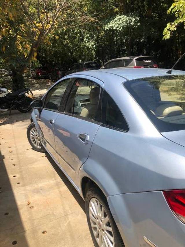 https://images10.gaadi.com/usedgaadi-sellcar/UsedCar/e71d6870-4d2d-4e9d-8364-6037e4550b87/c8518269-9618-4dce-91af-ed91bef5aefe.jpg?imwidth=6402