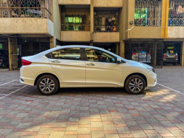 https://images10.gaadi.com/usedgaadi-sellcar/UsedCar/e789ea90-b65e-43bc-87c5-a24556af2d59/20130ea7-504a-46ff-b95f-63d61b9d825d.jpeg?imwidth=6400