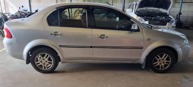 https://images10.gaadi.com/usedgaadi-sellcar/UsedCar/e7b7eb76-82a9-4974-bfba-c7c56bd84d42/ee9ad571-d400-4038-ac69-6cea1a5e2ea7.jpg?imwidth=6401