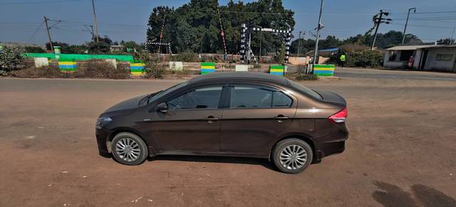 https://images10.gaadi.com/usedgaadi-sellcar/UsedCar/e7e281c0-2747-40a5-b618-879e122249f8/54e41765-1beb-44cc-ad3e-e53f13067214.jpg?imwidth=6402