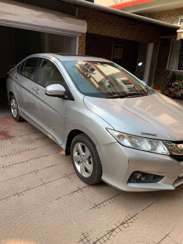 https://images10.gaadi.com/usedgaadi-sellcar/UsedCar/e8061e21-fd5b-4751-adba-28609c49f8b3/a26ef484-e89c-4979-85a6-f7b88cdeb734.jpeg?imwidth=6400