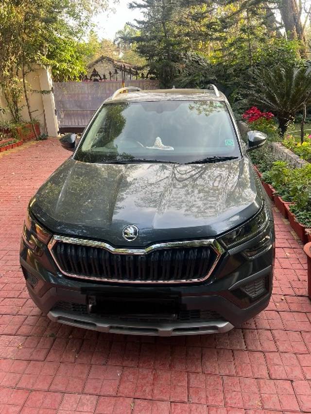 https://images10.gaadi.com/usedgaadi-sellcar/UsedCar/e840f36e-8a94-42cb-8518-71c8fe75215f/7a8c05a7-f6af-4a20-a928-45a1c34d2dc5.jpeg?imwidth=6400