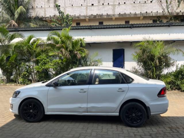 https://images10.gaadi.com/usedgaadi-sellcar/UsedCar/e883b680-16d5-4dc9-a603-ad50e74082f6/745c3139-d54b-4ea7-be3d-da1f05d1ab70.jpg?imwidth=6401