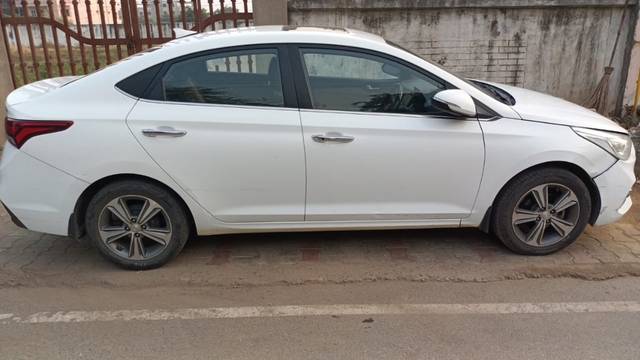 https://images10.gaadi.com/usedgaadi-sellcar/UsedCar/e8be840b-f3b6-428f-8bfa-4c567c67a2dd/096abad8-292c-4097-a4d9-4f53dba224ad.jpeg?imwidth=6401