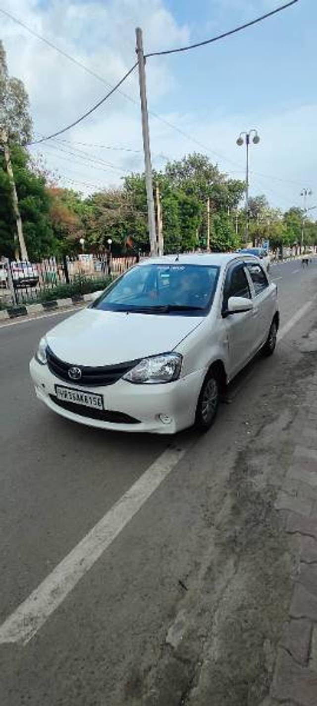 https://images10.gaadi.com/usedgaadi-sellcar/UsedCar/e8c40b3d-1f7e-4c0e-ab10-8b17aa412b1e/a712cab3-085c-4026-b4eb-0bf25e739ee9.jpg?imwidth=6400