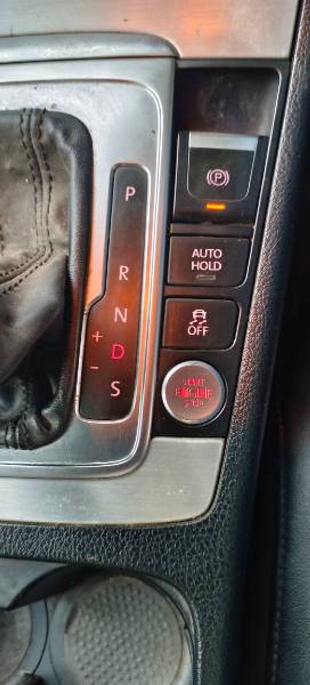 https://images10.gaadi.com/usedgaadi-sellcar/UsedCar/e8fa18e2-0dd4-483c-a023-f4e18588aeb3/5973d8fd-c923-4d99-bab4-f6dab391641f.jpg?imwidth=6402