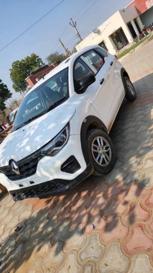 https://images10.gaadi.com/usedgaadi-sellcar/UsedCar/e92e4b37-1683-4b4c-b10e-cd5ae52247b3/2223c9c3-ef98-4d8b-962a-07b3fa9e829b.jpg?imwidth=6402