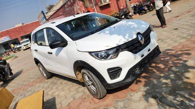 https://images10.gaadi.com/usedgaadi-sellcar/UsedCar/e92e4b37-1683-4b4c-b10e-cd5ae52247b3/cc89e031-a4d0-479c-a56f-129f5a8338fc.jpg?imwidth=6400