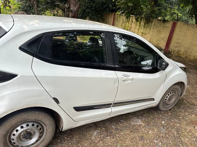 https://images10.gaadi.com/usedgaadi-sellcar/UsedCar/e991e110-b62d-4c6c-bb1d-7717865c5ea5/301d6500-af5f-4ffd-9a4e-cf1c6f9488a8.jpg?imwidth=6400