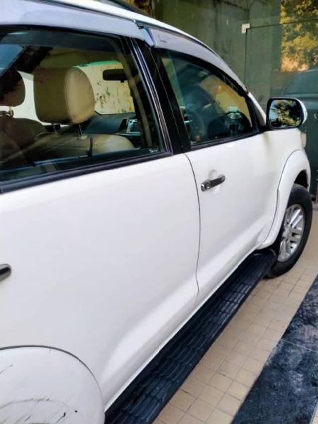 https://images10.gaadi.com/usedgaadi-sellcar/UsedCar/e9926590-94bb-49c2-9a8e-f870e5173017/890e77cc-a2c2-4ab4-9d31-56b746e977c5.jpeg?imwidth=6401