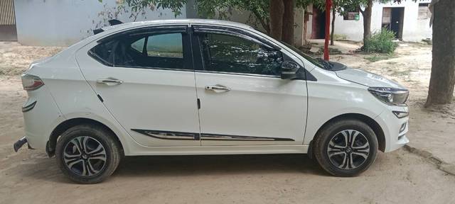 https://images10.gaadi.com/usedgaadi-sellcar/UsedCar/e99b8ae5-3500-44b2-b84f-ade47d566251/81cd4731-cbca-4463-a995-42e4930e6911.jpg?imwidth=6401