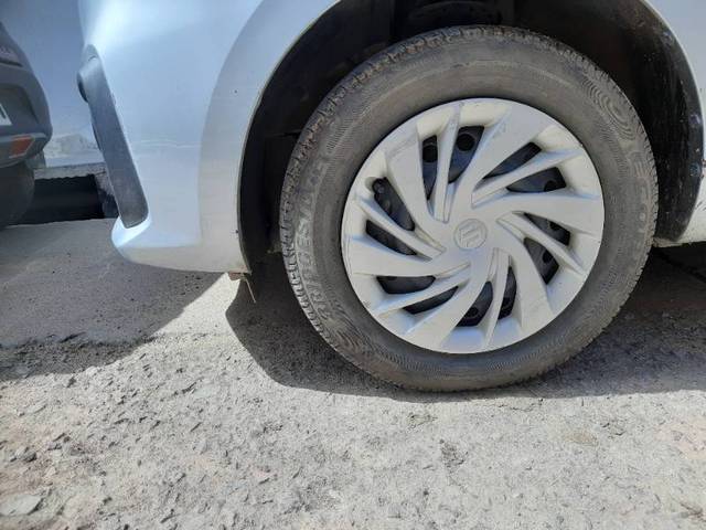 https://images10.gaadi.com/usedgaadi-sellcar/UsedCar/e99cd289-c0ad-42e9-99d4-966af8a432e4/012f9d8c-75cc-4c2b-be20-afec9f6d0dab.jpg?imwidth=6401