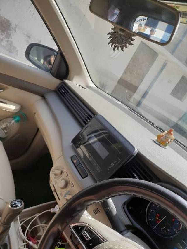 https://images10.gaadi.com/usedgaadi-sellcar/UsedCar/e99cd289-c0ad-42e9-99d4-966af8a432e4/83b4b2e0-c319-42e4-86de-3814ac706e9f.jpg?imwidth=6402