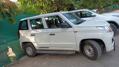 Mahindra TUV 300 T4 Plus