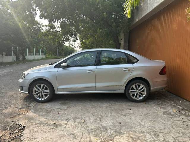 https://images10.gaadi.com/usedgaadi-sellcar/UsedCar/e9b984de-363c-4d9d-bebf-48b9661166a8/c1c92235-f035-4028-8612-a2b68542b374.jpeg?imwidth=6402