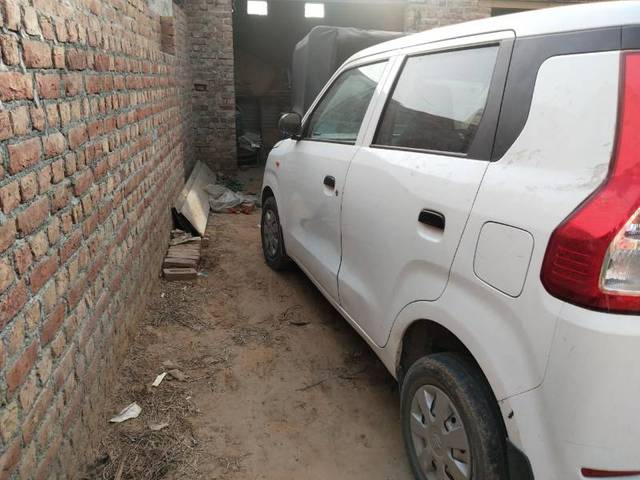 https://images10.gaadi.com/usedgaadi-sellcar/UsedCar/e9d958ac-9ab5-44c1-a0ec-3d62817f57ae/b3e28fd3-c1dc-4610-a024-f7a894533519.jpg?imwidth=6401