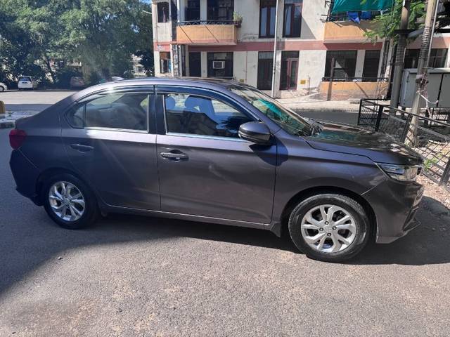 https://images10.gaadi.com/usedgaadi-sellcar/UsedCar/e9fa50d6-6f30-4b6e-9f99-deb13ee08d32/0a555b88-d77f-4d3c-86ed-181fcab6ed97.jpg?imwidth=6400