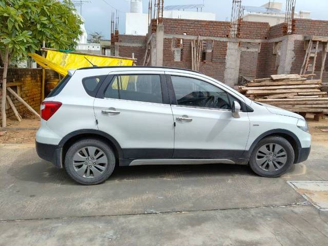 https://images10.gaadi.com/usedgaadi-sellcar/UsedCar/ea00fd82-43fa-4dd7-b26b-735a4a666c40/8bddedf4-666d-46f7-b305-d17de519d423.jpg?imwidth=6401