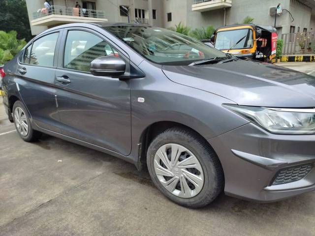 https://images10.gaadi.com/usedgaadi-sellcar/UsedCar/ea17a971-ae3e-439c-95bb-067b978a6276/c2a9fcc1-81ef-4b84-8a29-cfae4392eba6.jpg?imwidth=6400