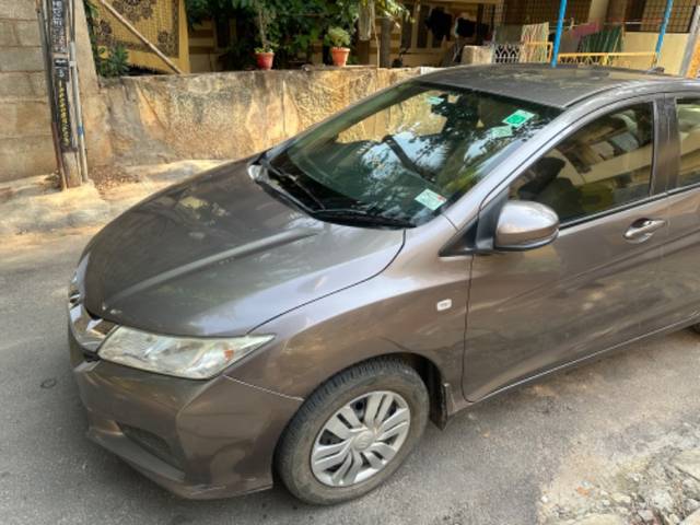 https://images10.gaadi.com/usedgaadi-sellcar/UsedCar/eaa0b76b-8876-4a7d-9791-d20c821b7e47/b0e04c60-6e69-42da-8e5b-581552ca5e11.jpeg?imwidth=6402