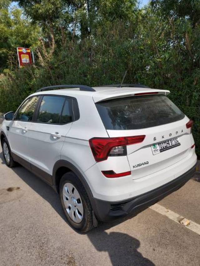 https://images10.gaadi.com/usedgaadi-sellcar/UsedCar/eaca0093-7f96-4601-82f6-e13383b39851/36fcfb43-8668-4c30-b663-bcfd11acad7e.jpg?imwidth=6401