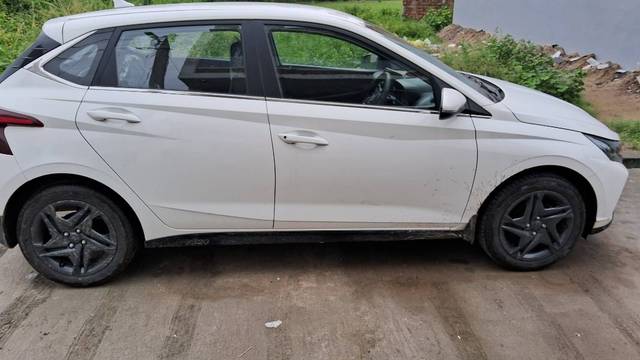 https://images10.gaadi.com/usedgaadi-sellcar/UsedCar/eadbff4a-271f-4118-ac96-a8c582b19957/6288d348-13a6-4eeb-b1b4-caad57264c65.jpg?imwidth=6401