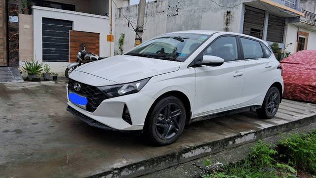 https://images10.gaadi.com/usedgaadi-sellcar/UsedCar/eadbff4a-271f-4118-ac96-a8c582b19957/8e89fce0-ce7c-47f9-8932-81a2d3e0361a.jpg?imwidth=6400