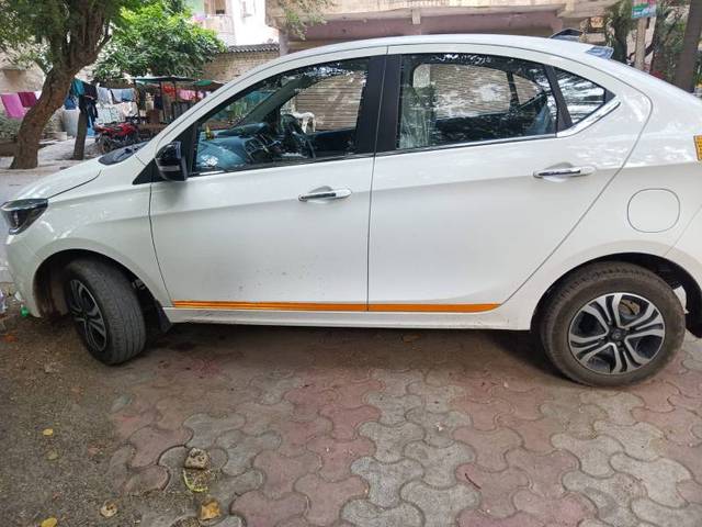 https://images10.gaadi.com/usedgaadi-sellcar/UsedCar/eb2c224d-2125-4e43-82bd-1687e6470c89/a82ab7de-cfc9-4554-80bc-91f7ac6abdfc.jpg?imwidth=6402