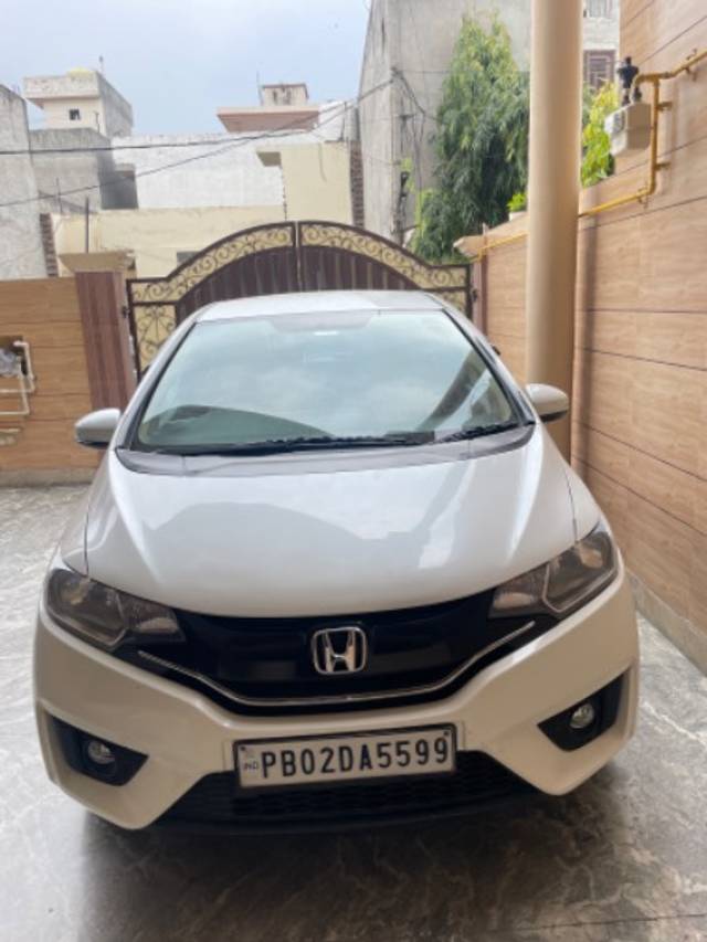 https://images10.gaadi.com/usedgaadi-sellcar/UsedCar/eb6765f1-a87e-4b88-b64f-b92a6b87f53f/8cf9f608-3274-474b-9f89-789d147a9814.jpeg?imwidth=6400